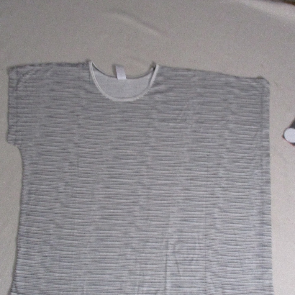 Zumba Women Top XS S White Safari Stripe Poncho